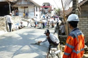 SIG Dukung Pembangunan Jalan Desa di Rembang dan Blora, Jawa Tengah