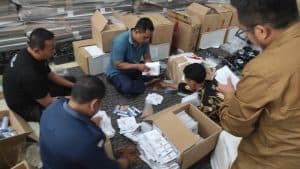 KPU Jombang Mulai Lakukan Pengepakan Surat Suara Dan Pengesetan Kotak