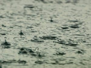 Hujan Deras 4 Jam, Sungai Surabaya Meluap Saat Malam Natal