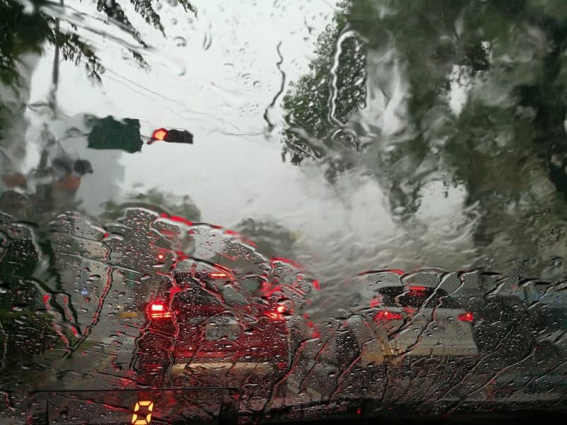 Prakiraan Cuaca Surabaya Hari Ini Diguyur Hujan dan Petir Seharian