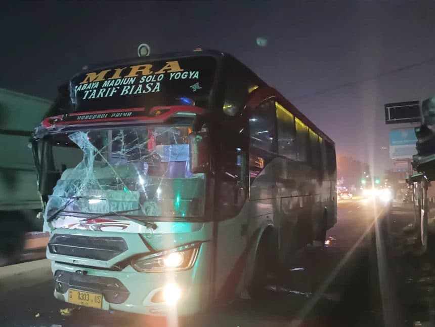Tabrakan ‘Karambol’ di Jombang: Libatkan Bus Mira, Truk Box, dan Motor