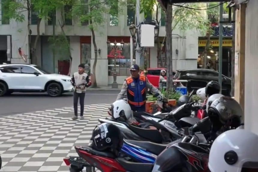 Tertibkan Parkir Tunjungan, Eri: Demi Lalin Lancar & Kota Ramah Turis