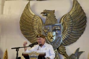 Menertibkan Massa Penting, Menertibkan Pejabat Jauh Lebih Urgen