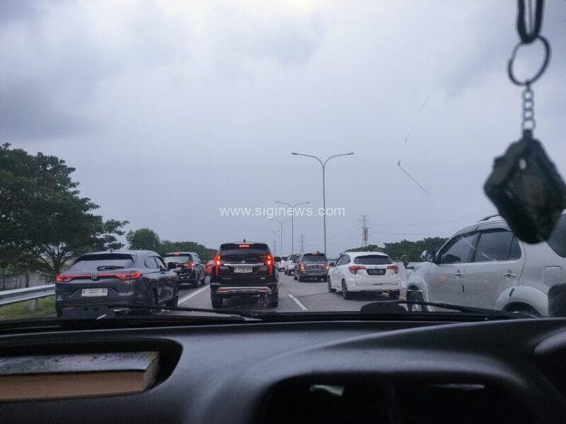 Kendaraan di Tol Trans Jawa dari arah Ngawi menuju Surabaya pada arus balik Lebaran Idul Fitri 2026 mulai meningkat sejak siang, Selasa (24/3/2026). (Foto : umah)