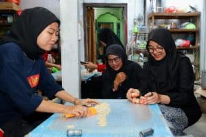 Berdayakan Pasien ODGJ, Usaha Kue di Banyuwangi Beromset Ratusan Juta